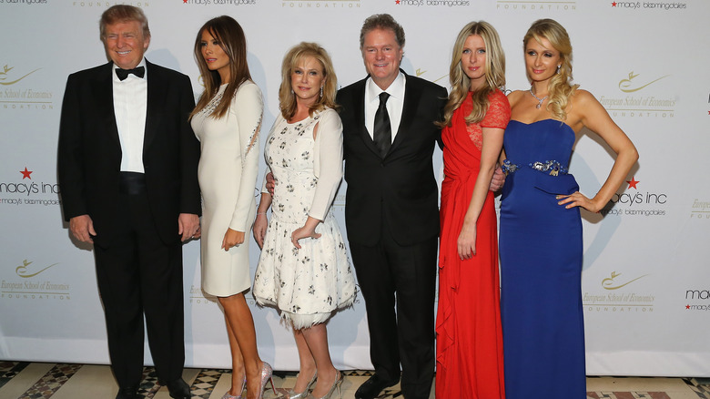 Donald Trump, Melania Trump, Kathy Hilton, Rick Hilton, Nicky Hilton and Paris Hilton posing for photo