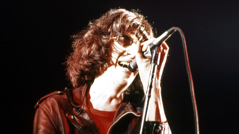 Joey Ramone singing