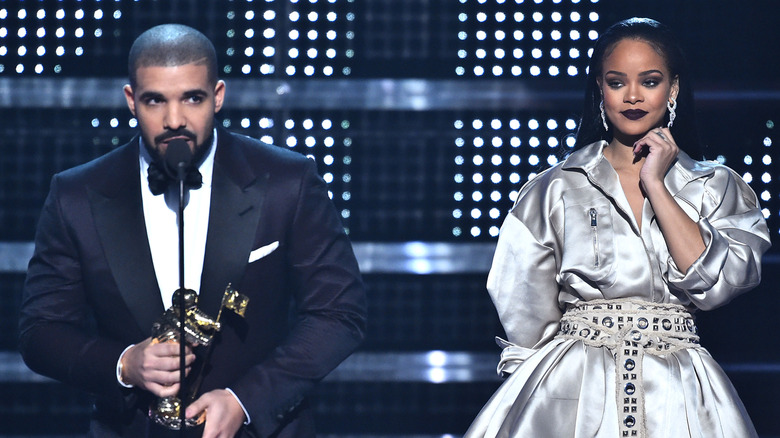 Drake, Rihanna, on stage together, at the 2016 VMAs