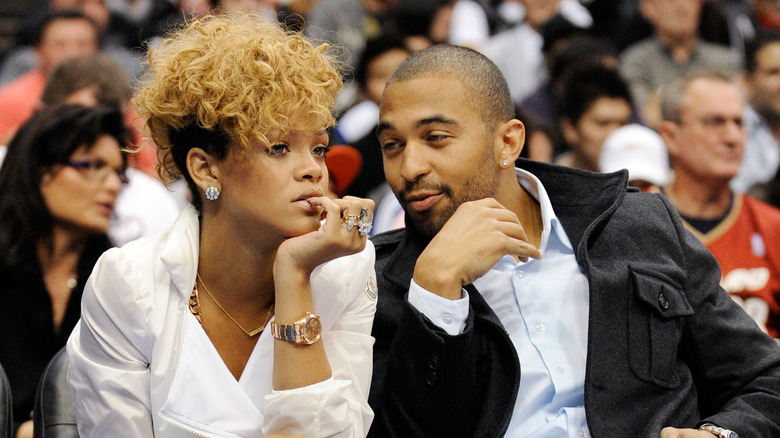 Rihanna, Matt Kemp, at a basketball game, 2010 photo 