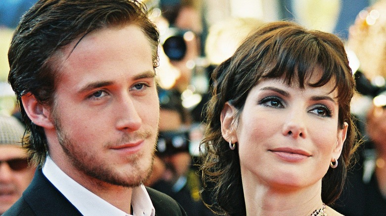 Ryan Gosling, Sandra Bullock posing