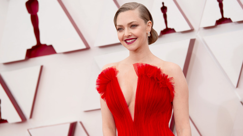 Amanda Seyfried red dress