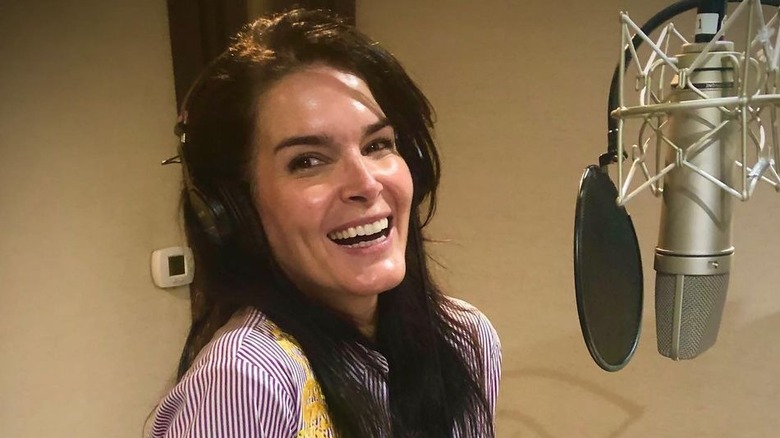 Angie Harmon microphone