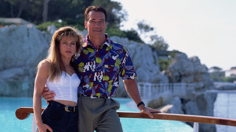 Linda Hamilton and Arnold Schwarzenegger pose