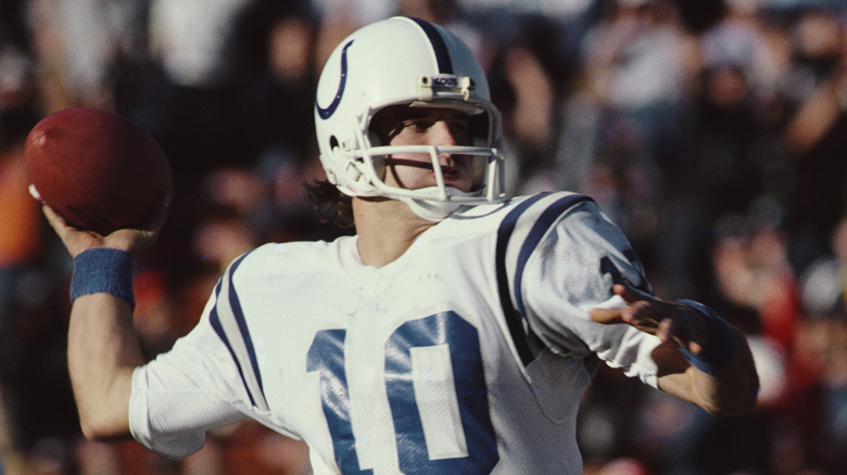 Art Schlichter young throwing football