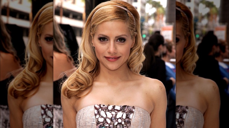 Brittany Murphy posing in 2006