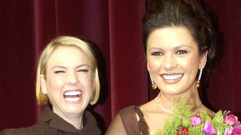  Renée Zellweger laughing Catherine Zeta-Jones smiling