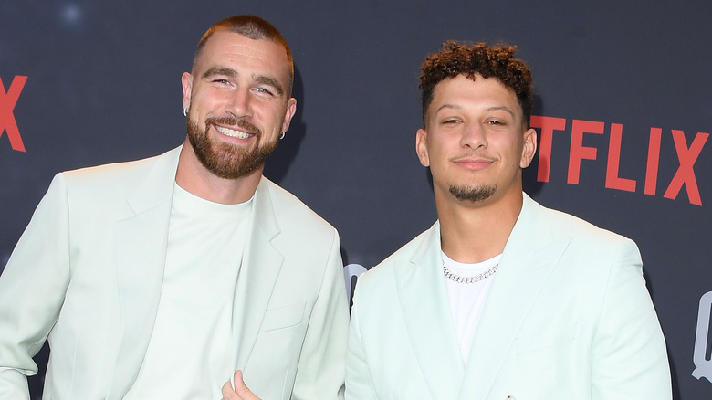 Travis Kelce and Patrick Mahomes posing