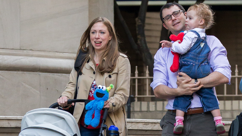  Chelsea Clinton and Marc Mezvinsky with their kids