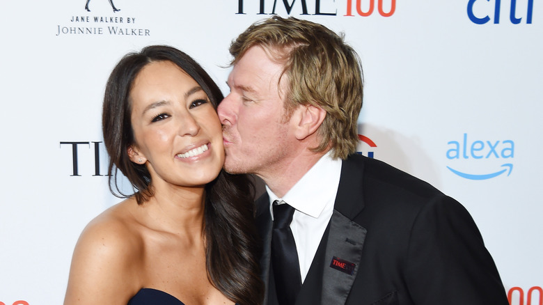 Chip and Joanna Gaines pose on the red carpet 