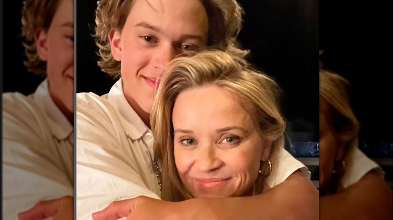 Deacon Phillippe hugging Reese Witherspoon