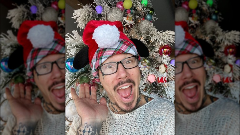 David Bromstad poses for a playful selfie with his Christmas tree.