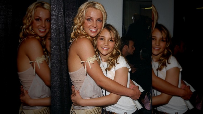 Britney Spears and Jamie Lynn Spears hugging in 2003