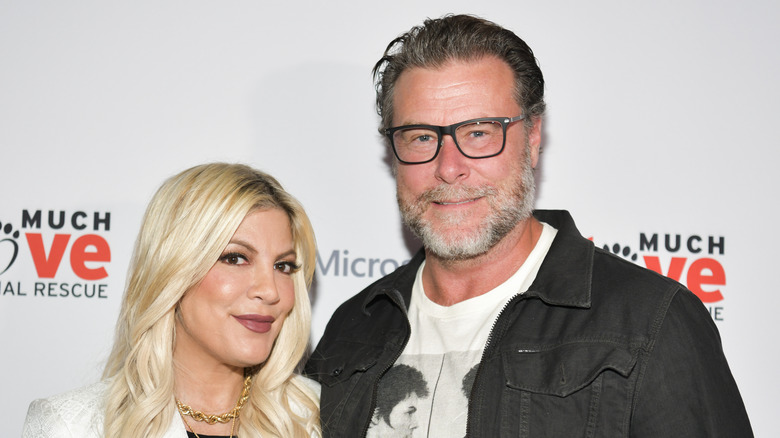 Tori Spelling and Dean McDermott smiling