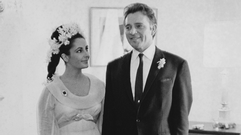 Elizabeth Taylor and Richard Burton smiling