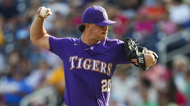 Paul Skenes pitching LSU