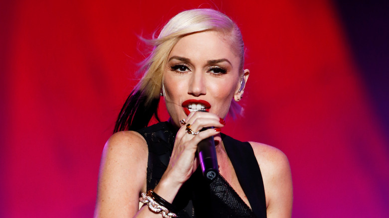 Gwen Stefani performing