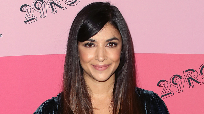 Hannah Simone on the red carpet