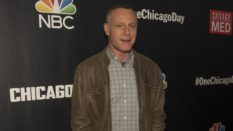 Jason Beghe posing 