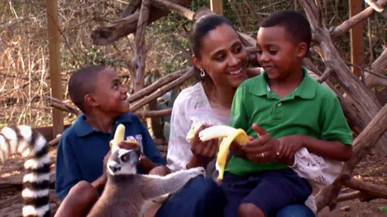 Marion Jones feeding a lemur with her kids