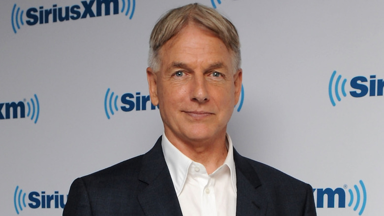 Mark Harmon in a suit 