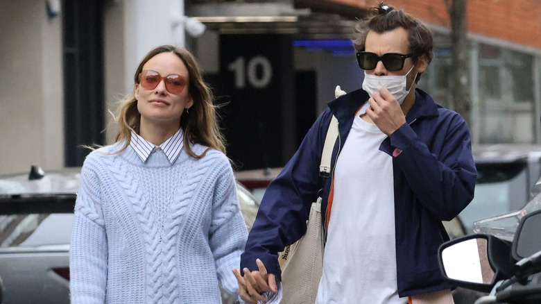 Olivia Wilde and Harry Styles walking holding hands