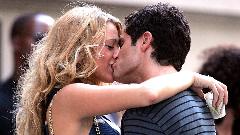 Penn Badgley kissing Blake Lively