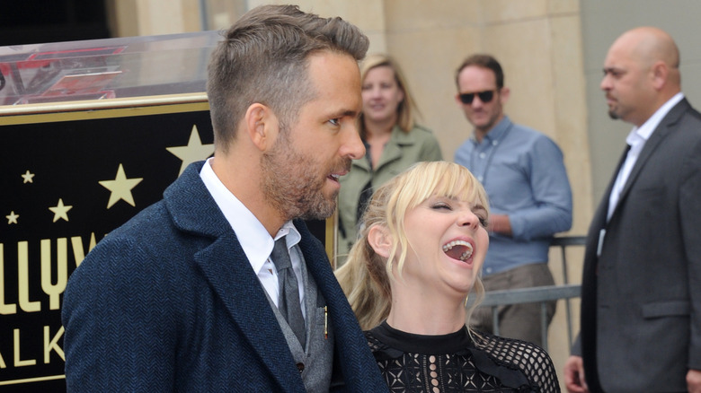 Ryan Reynolds and Anna Faris laughing