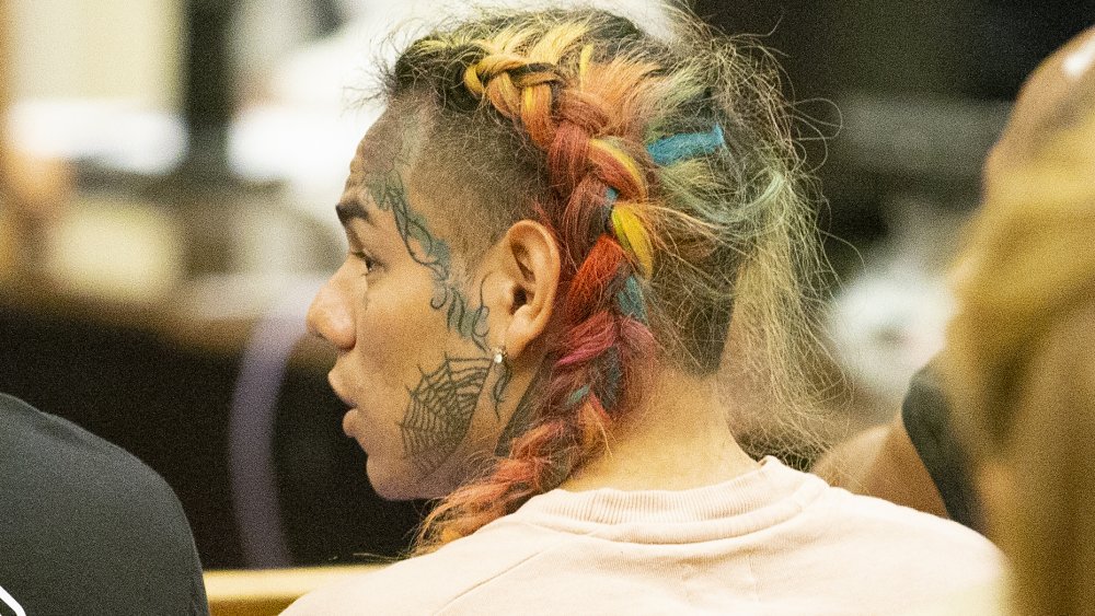 Tekashi 6ix9ine in car