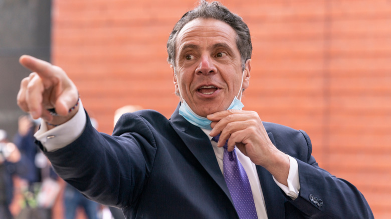 Andrew Cuomo pointing his fingers