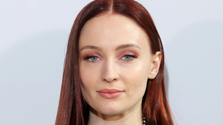 Sophie Turner wearing pink eyeshadow