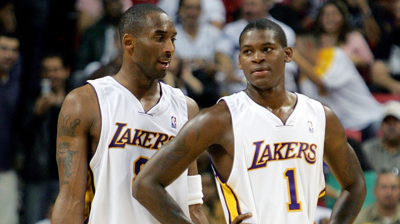 Kobe Bryant and Smush Parker, posing on the baskeball court