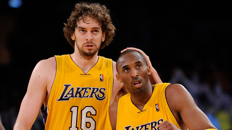 Pau Gasol touching Kobe Bryant's head