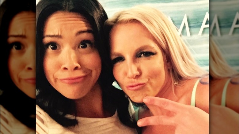 Gina Rodriguez Britney Spears selfie