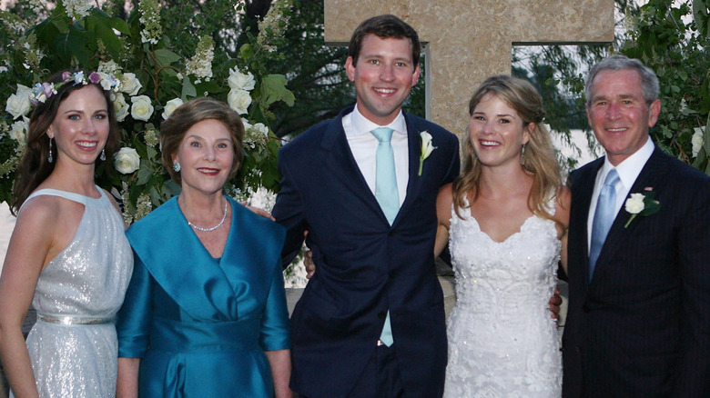 Jenna Bush and Henry Hager posing with her family