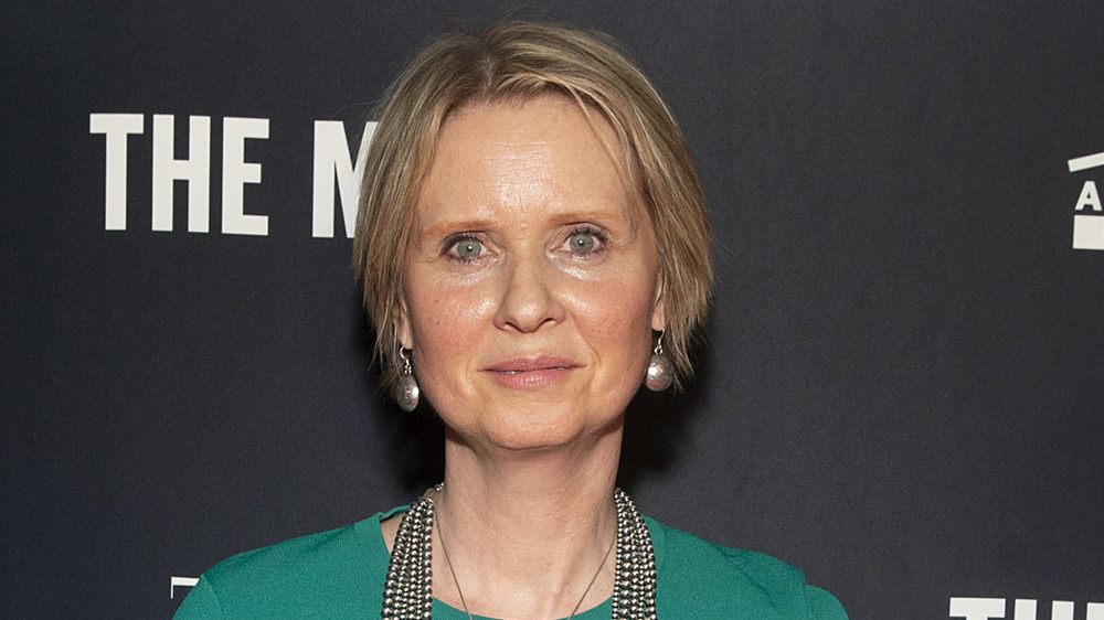 Cynthia Nixon posing on the red carpet