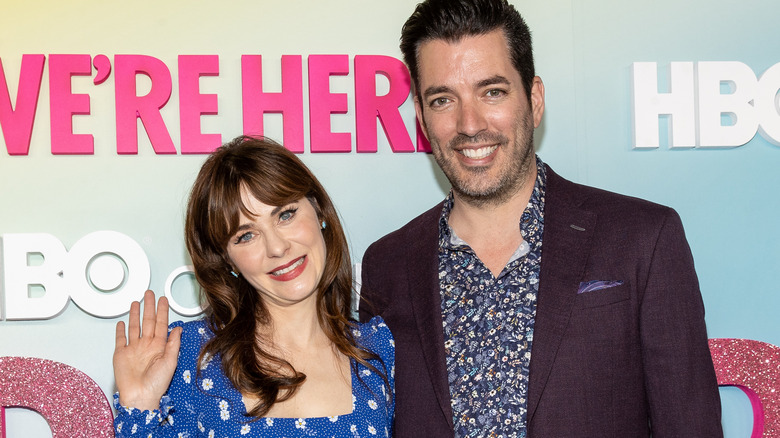 Zooey Deschanel and Jonathan Scott smiling