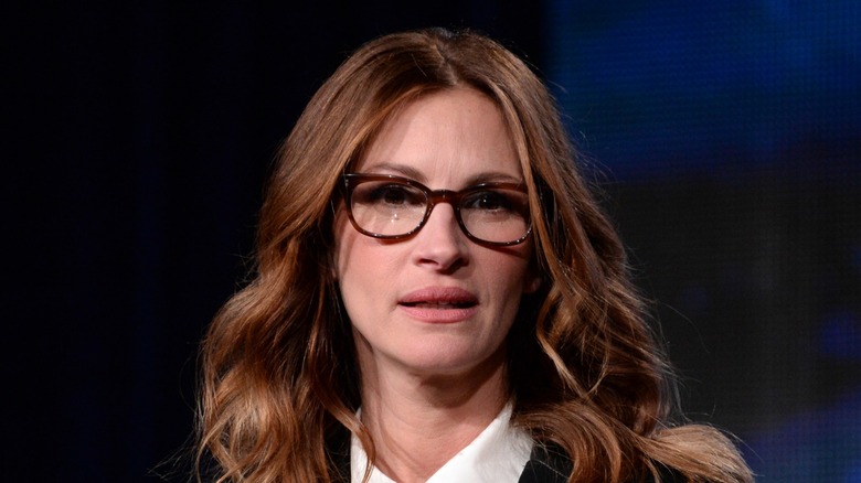 Julia Roberts wearing glasses