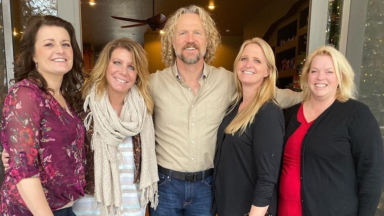 Kody Brown posing with ex-wives, Robyn Brown