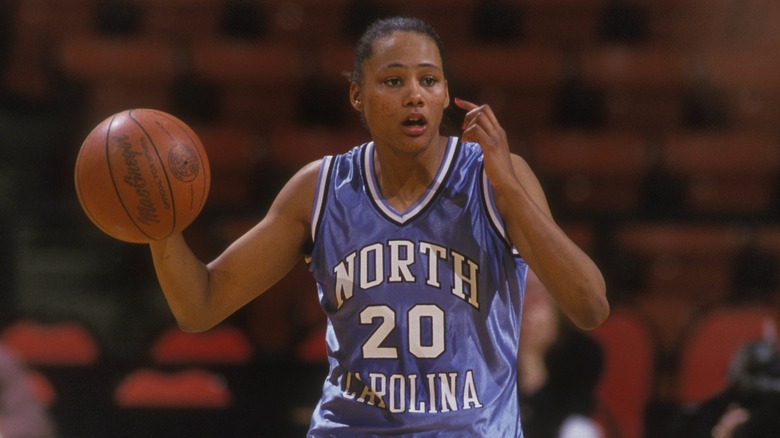 Marion Jones playing basketball in 1992