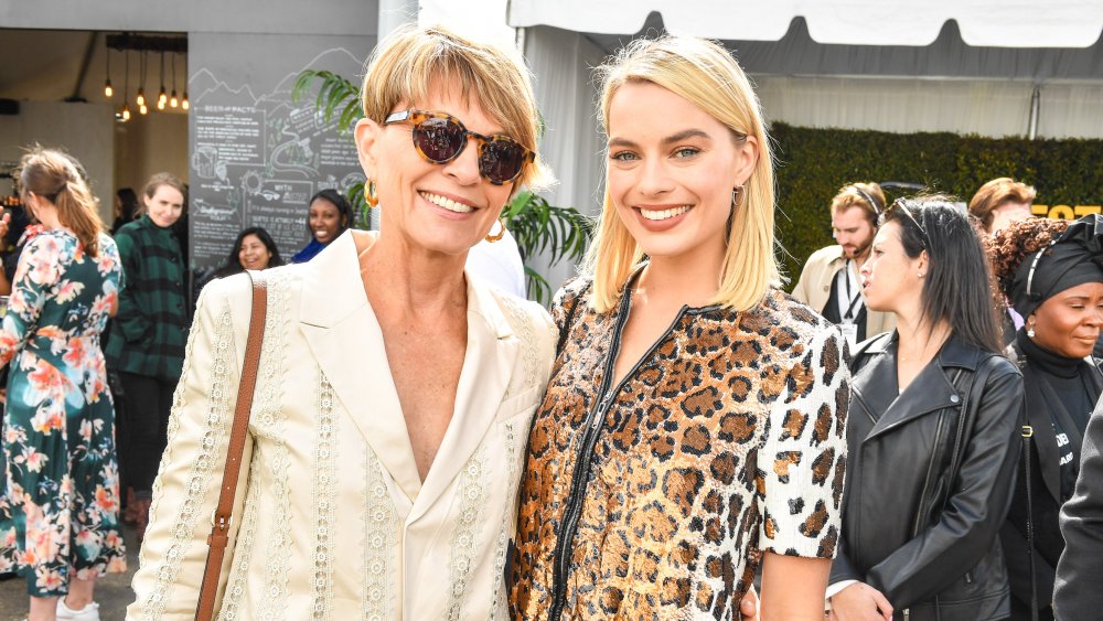 Margot Robbie with her mother, Sarie Kessler, both smiling big at the 2018 Film Independent Spirit Awards