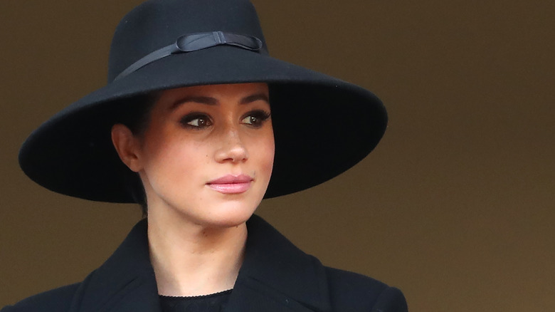 Meghan Markle black hat