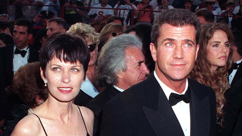 Robyn Moore Gibson, Mel Gibson at the 1997 Academy Awards Red Carpet