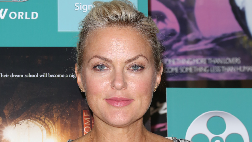 Elaine Hendrix smiling at an event