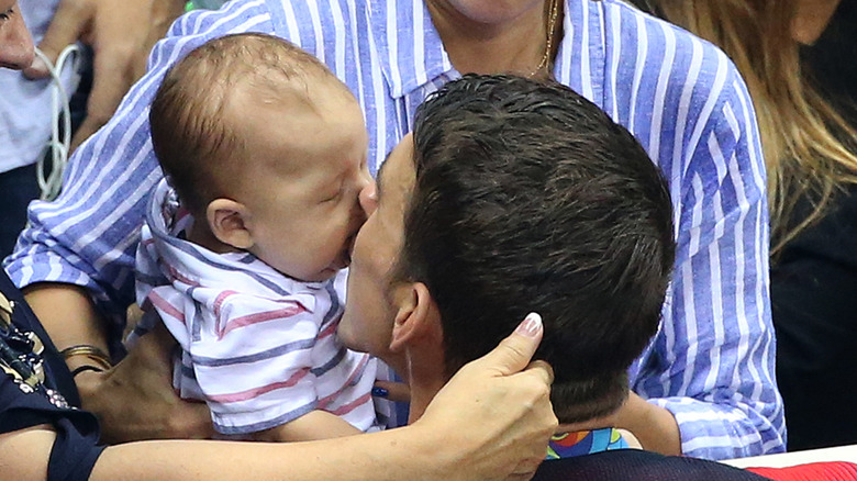 Michael Phelps kisses son