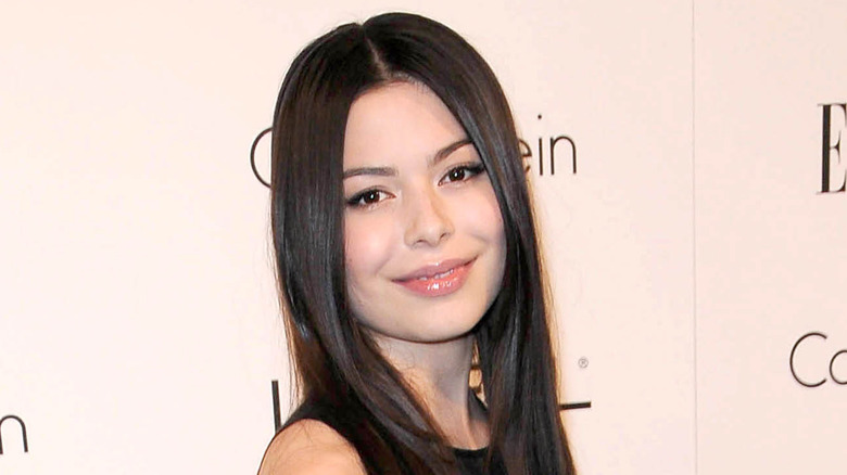 Miranda Cosgrove with a middle part