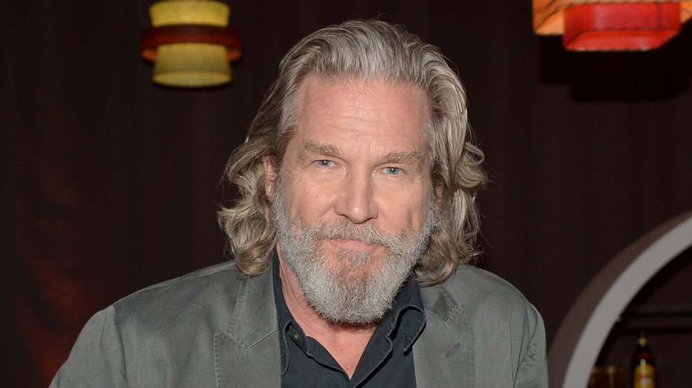 Jeff Bridges with long hair and grey jacket