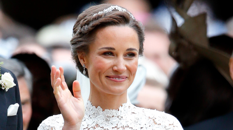 Pippa Middleton waving