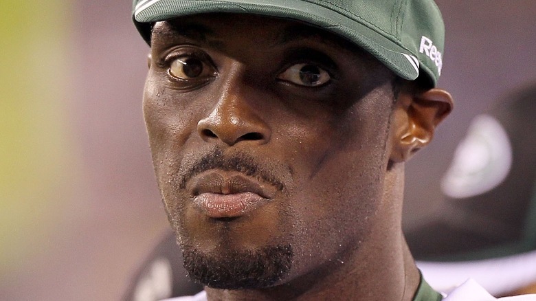 Plaxico Burress wearing hat