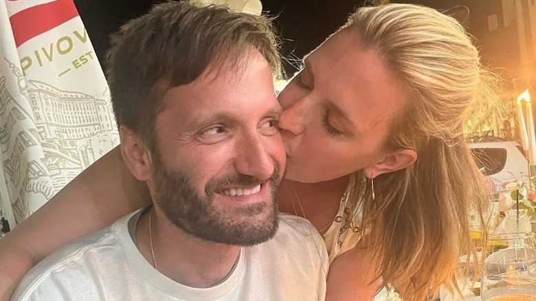 Poppy Harlow kissing Sinisa Babcic on the cheek